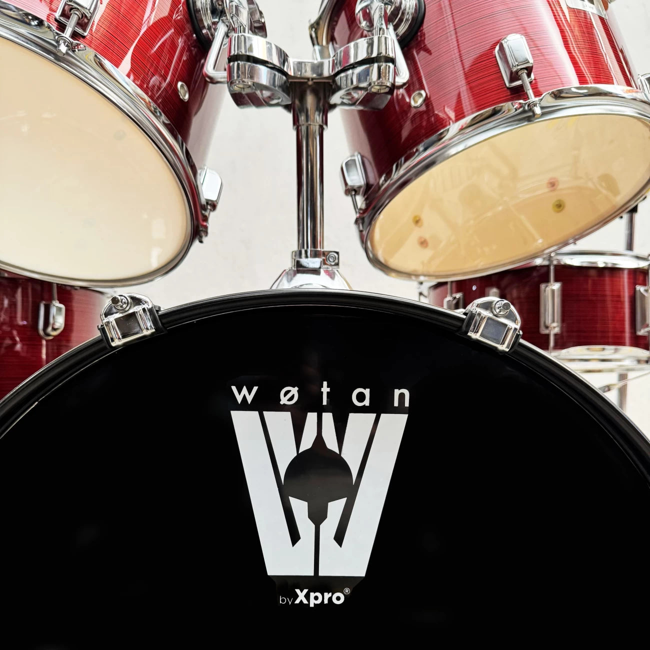 Wotan W-ACOUSTICS-DRUM4K-RD | Batería acústica de 5 cuerpos color rojo holográfico
